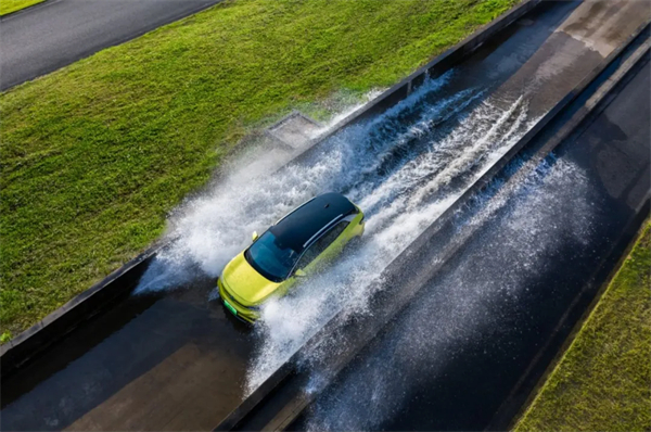 品牌丨合资品牌销冠续写传奇：上汽大众以"油电并进"迎战2025