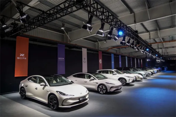 上汽新时代嬗变：自主聚力 合资回暖 彰显“倍增效应”