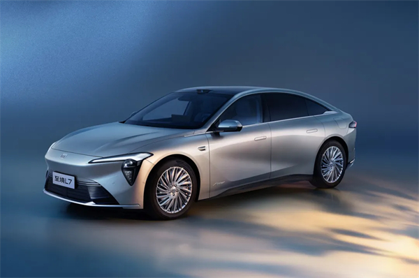 上半年零售销量夺冠，饱和式进攻箭在弦上：上汽势如破竹