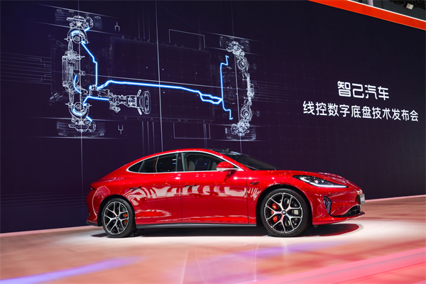 智己汽车发布线控数字底盘技术，今年下半年率先量产上车线控底盘 开启“具身智能”新时代