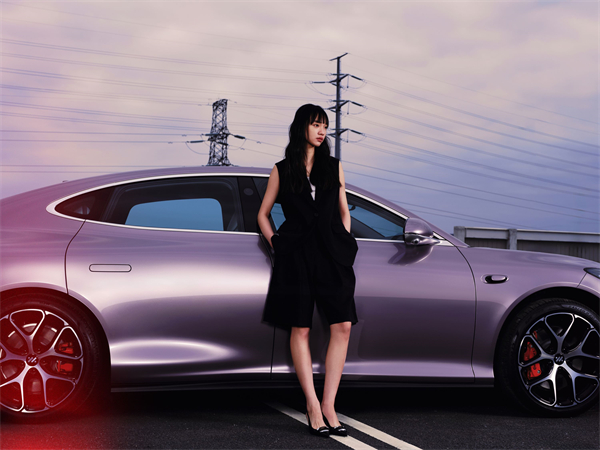 全新智己L6震撼上市，权益价20.49万~26.49万