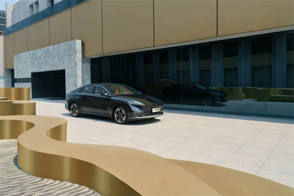 限时先享置换一口价！「10万级600续航中级轿车」五菱星光2025款正式上市！