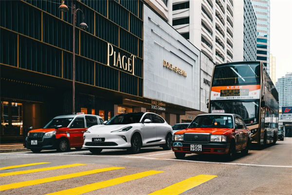 智己汽车重磅登陆香港市。6系双车同步上市