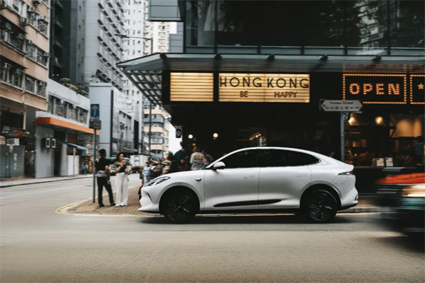 智己汽车重磅登陆香港市。6系双车同步上市