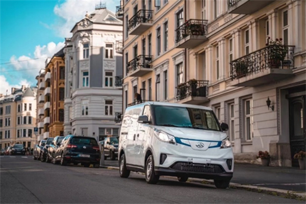 全球物流巨头绿色首。∩掀笸ㄕ痘馜HL欧洲最大单，助推中国新能源技术出海